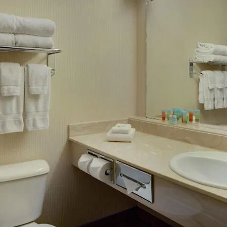 Pomeroy Inn & Suites At Olds College Extérieur photo