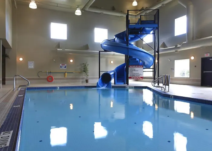 Pomeroy Inn & Suites At Olds College