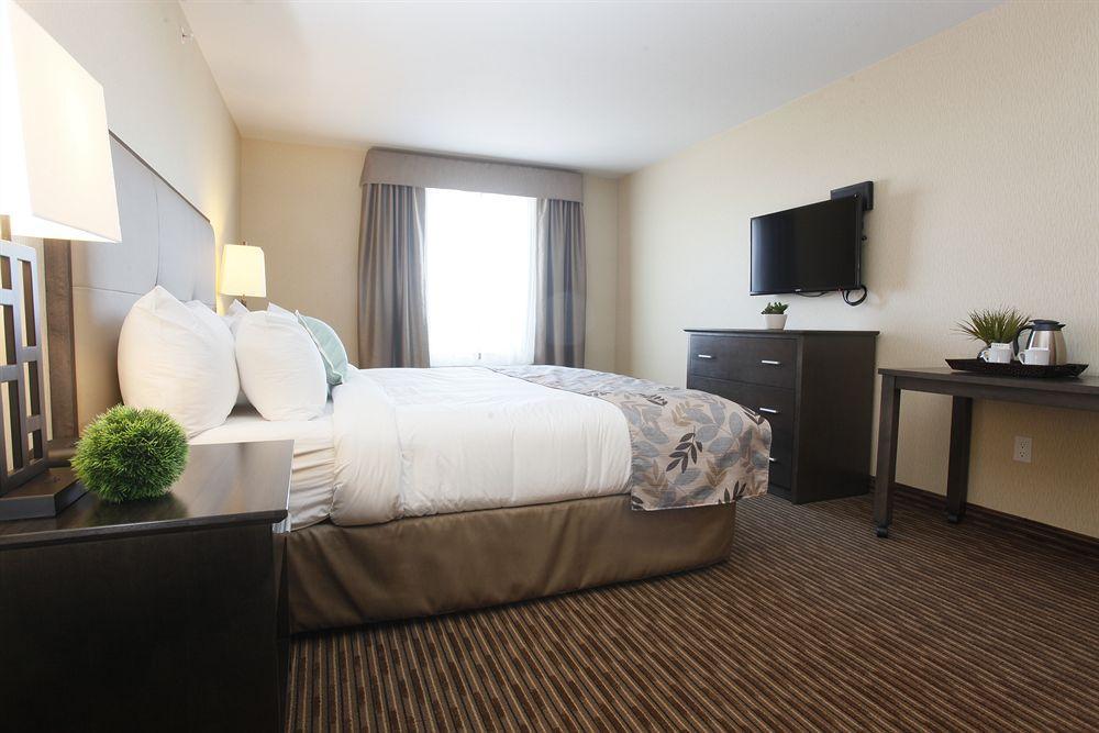 Hotel Pomeroy & At College Olds