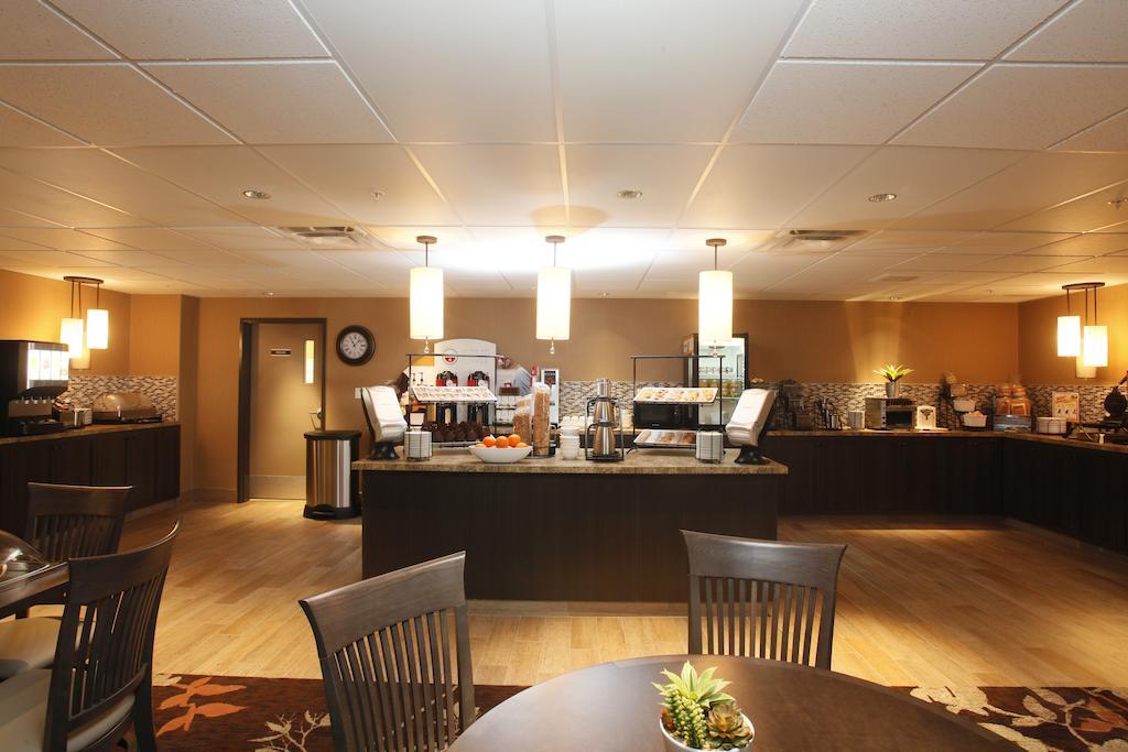 Hotel Pomeroy & At College Olds