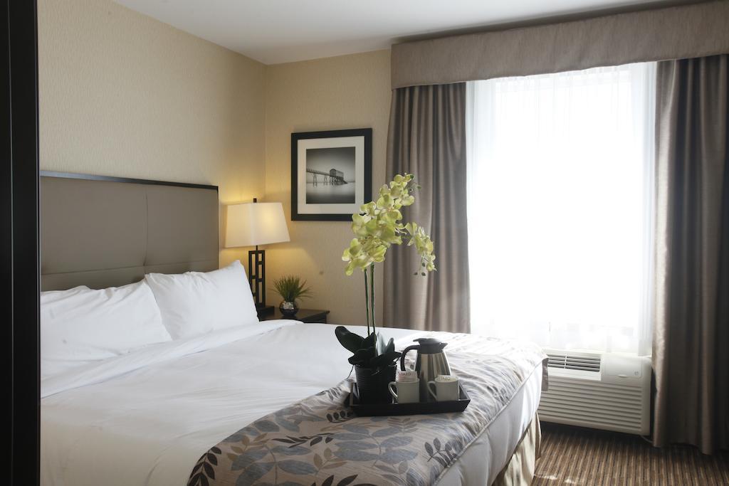 Hotel Pomeroy & At College