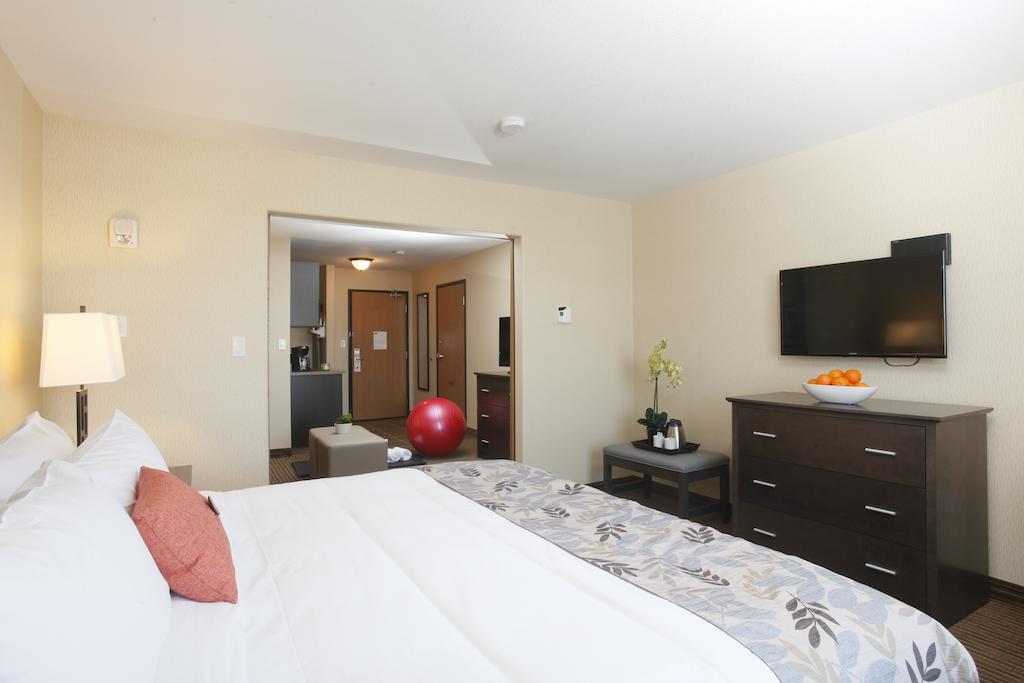 Hotel Pomeroy & At College Olds