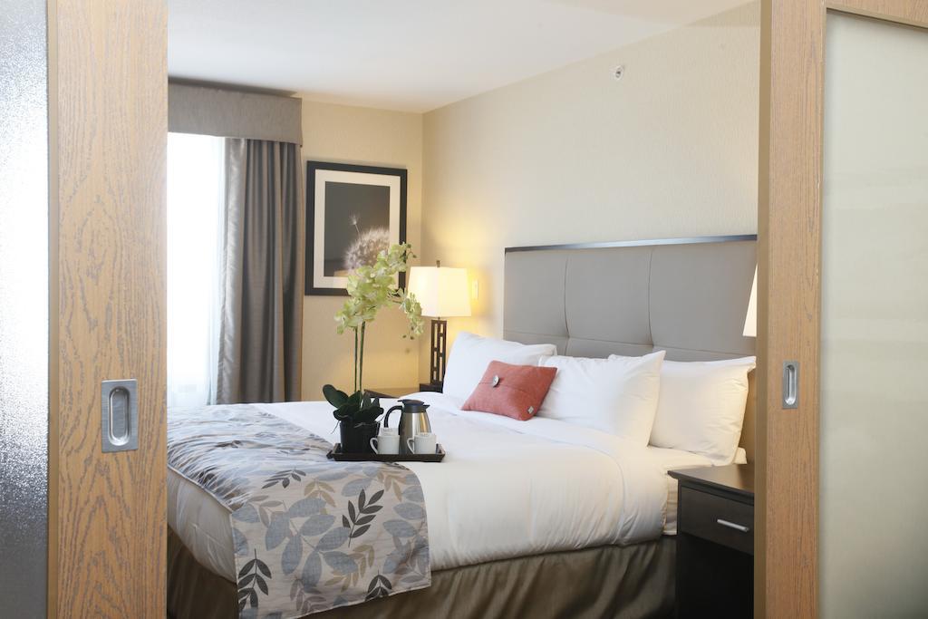 Hotel Pomeroy & At College