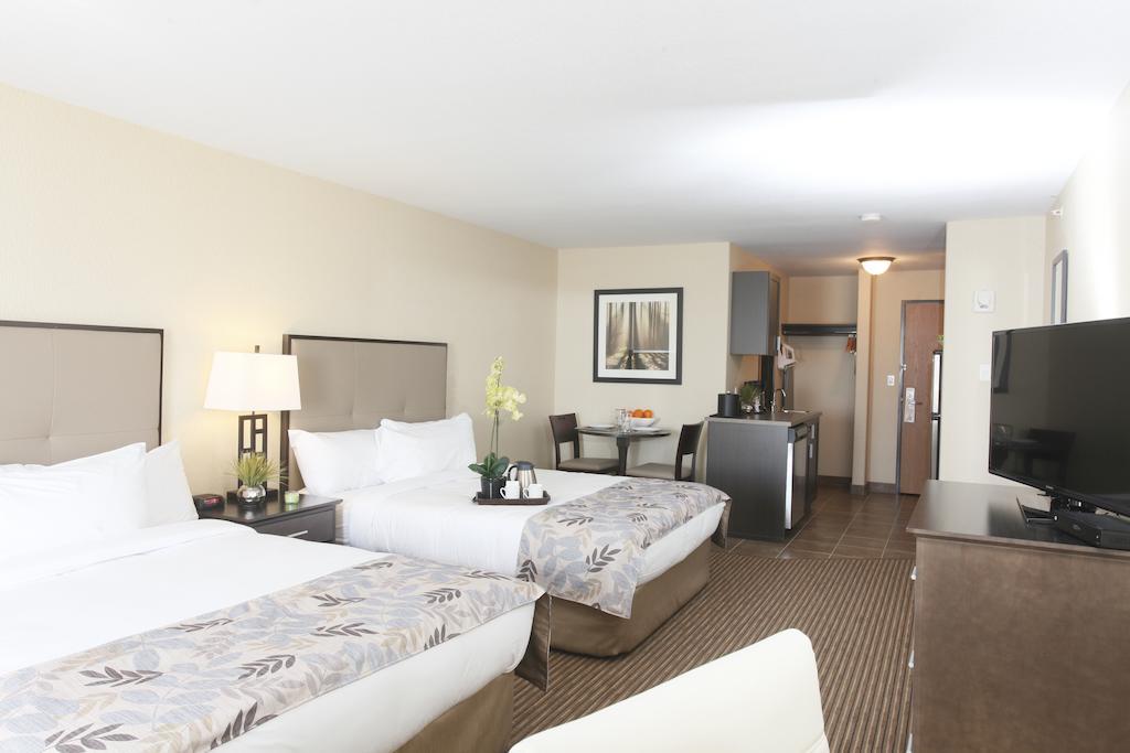 Hotel Pomeroy & At College