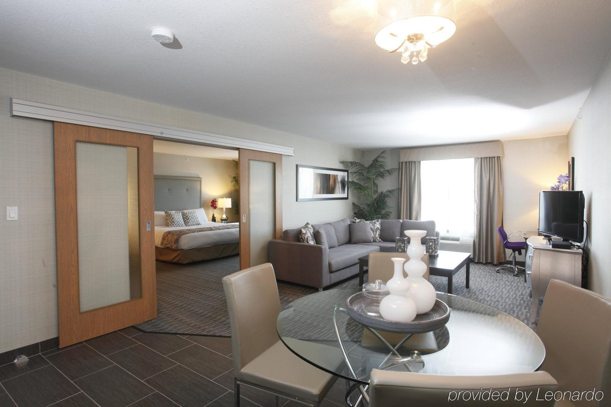 Pomeroy & At College Hotel 3*