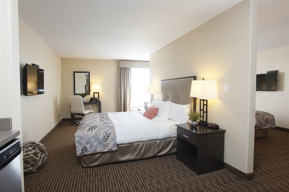 Pomeroy & At College Hotel Olds