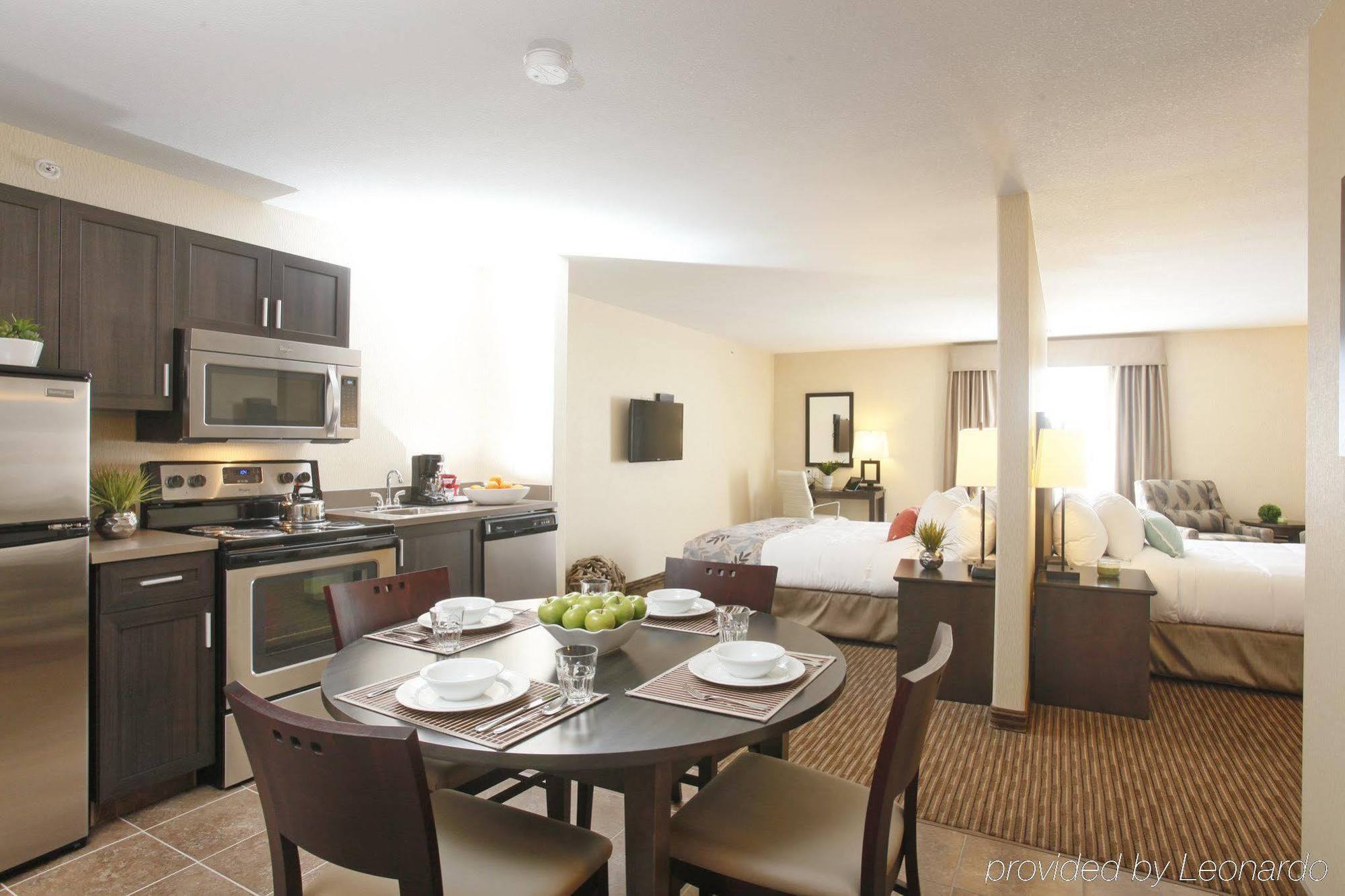 Pomeroy & At College Hotel Olds