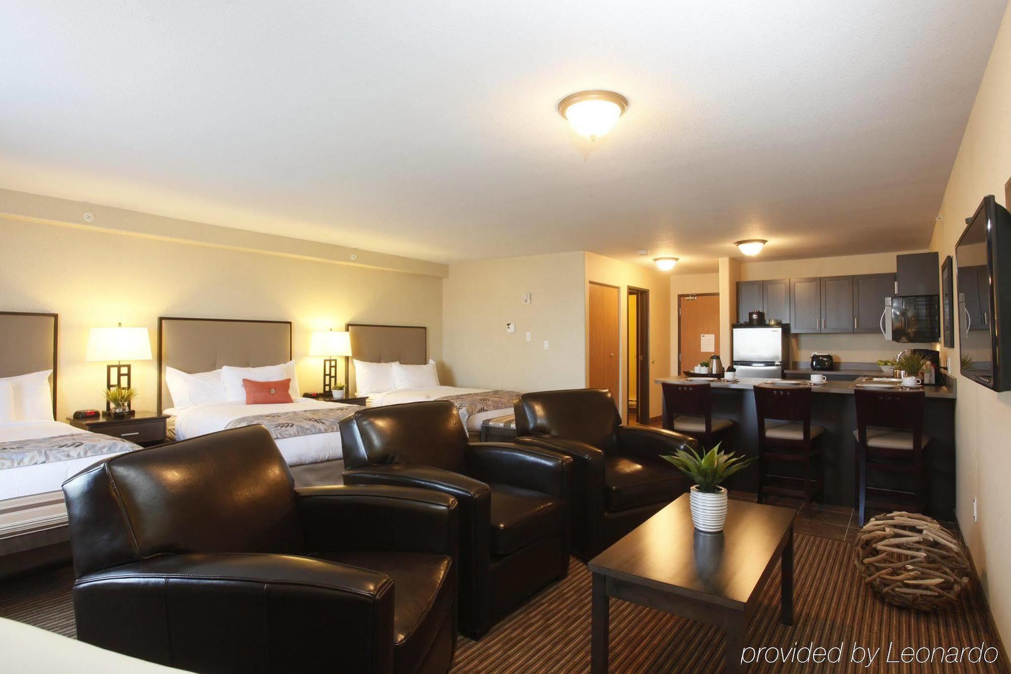 Hotel Pomeroy & At College Olds