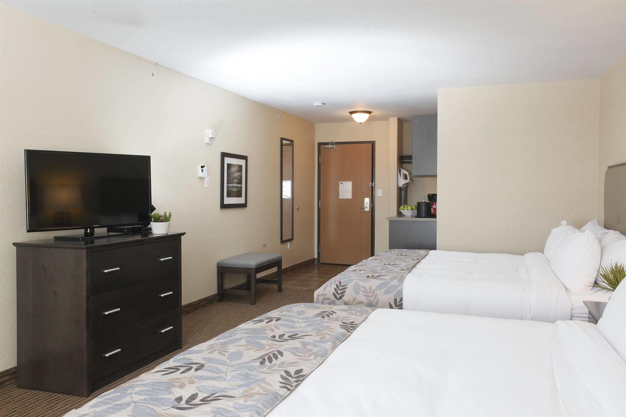 Pomeroy & At College Hotel Olds