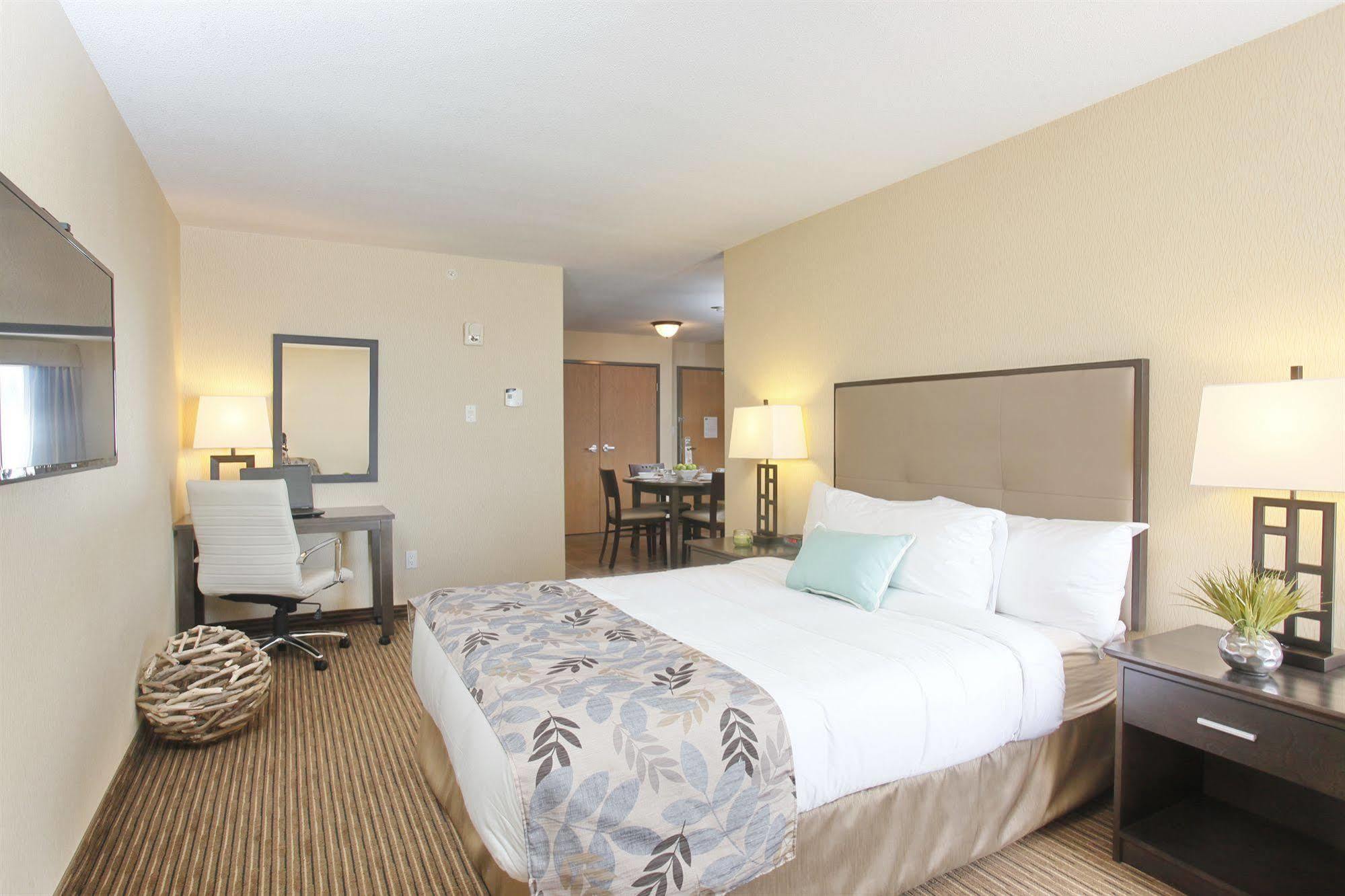 Pomeroy & At College Hotel Olds
